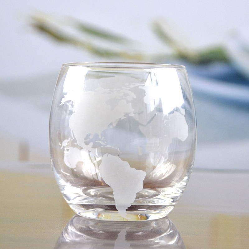 Kalite Globe Design Etched Handmade Whiskey Glass , Whiskey Tasting Glasses For Restaurant Fabrika