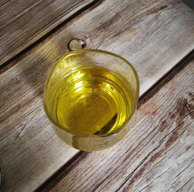 Kalite Retro Style Metal Base Rock Glass Handmade Whiskey Glass , Crystal Whisky Glasses Fabrika