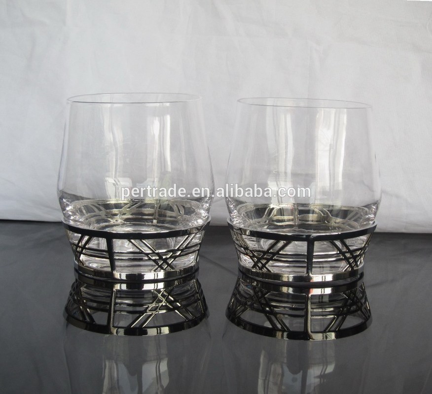 Kalite Retro Style Metal Base Rock Glass Handmade Whiskey Glass , Crystal Whisky Glasses Fabrika