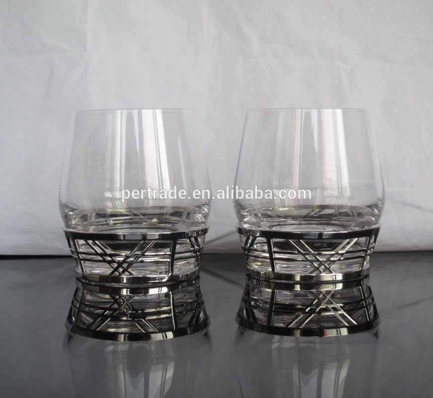 Kalite Retro Style Metal Base Rock Glass Handmade Whiskey Glass , Crystal Whisky Glasses Fabrika