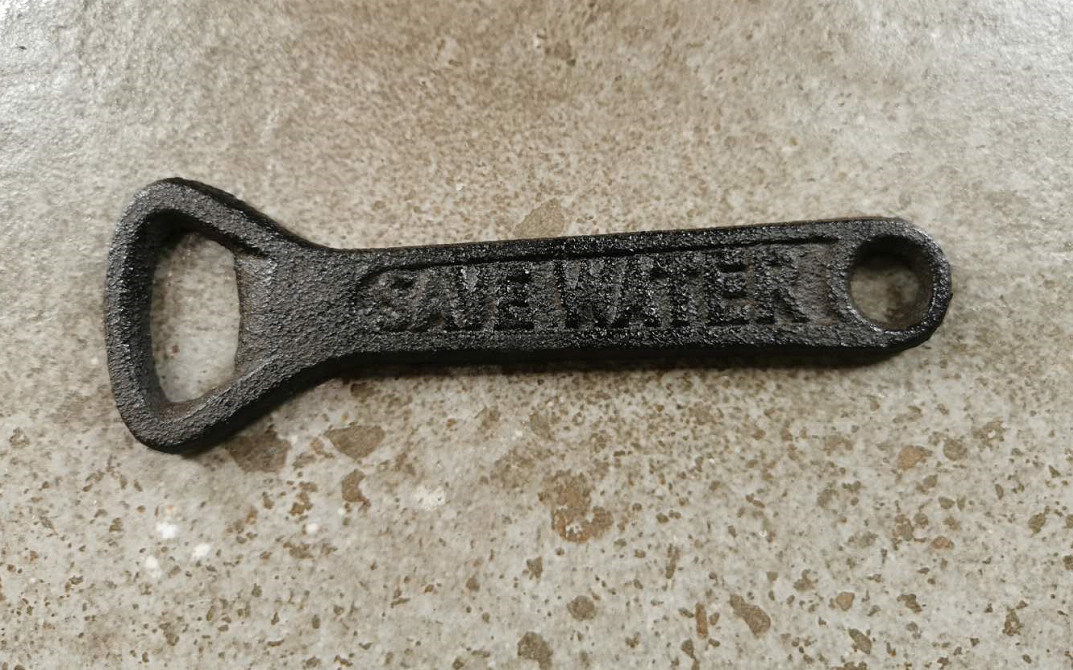 Kalite Exquisite Rustic Metal Bottle Opener Cast Iron Crafts Fabrika