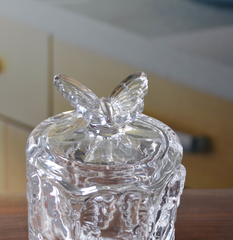 Kalite Butterfly Embossed Creative Crystal Glass Storage Jars Fabrika