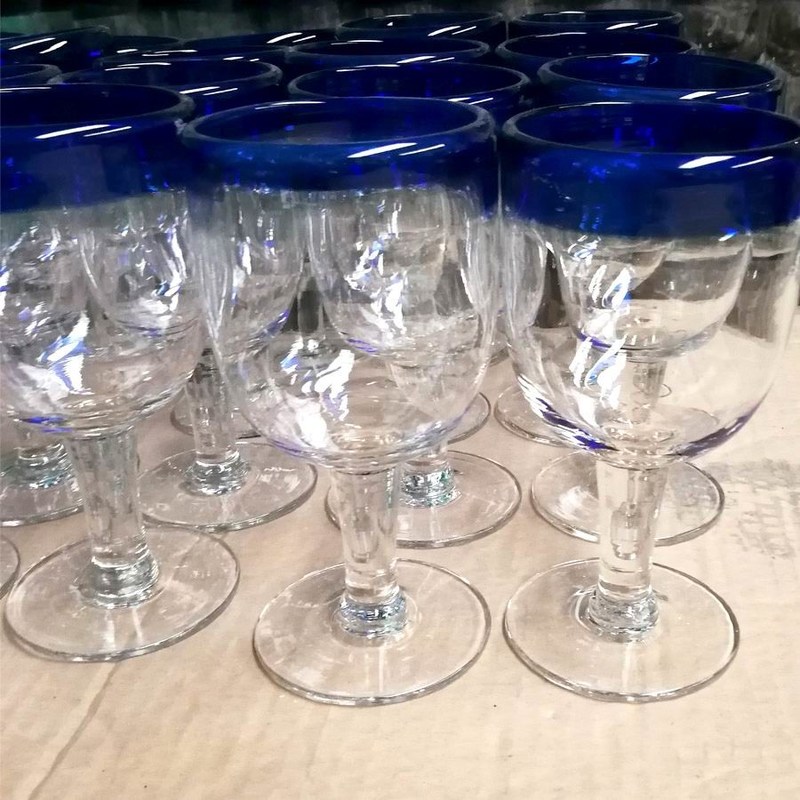 Kalite Blue Rim Mexican Drinking Glass Crystal Wine Glass , Red Glass Wine Glasses Fabrika