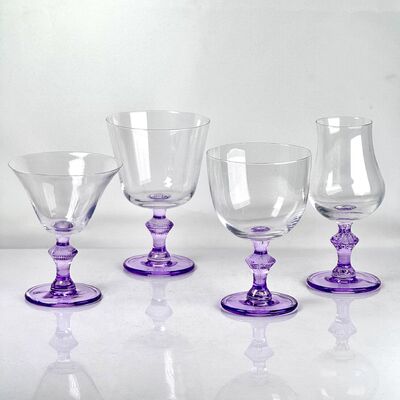 Kalite 4‑Pack Vintage Purple Stem Wine Glasses, Assorted Shapes Clear Cup with Decorative Purple Stem, Handblown Glass Goblets for Wedding Party Home Tabletop Decoration Fabrika