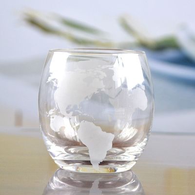 Kalite Globe Design Etched Handmade Whiskey Glass , Whiskey Tasting Glasses For Restaurant Fabrika