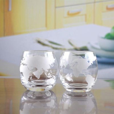 Kalite Globe Design Etched Handmade Whiskey Glass , Whiskey Tasting Glasses For Restaurant Fabrika