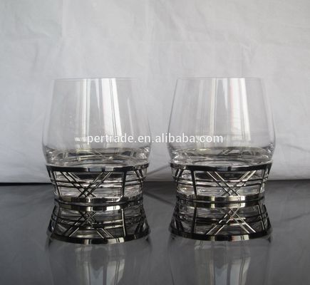 Kalite Retro Style Metal Base Rock Glass Handmade Whiskey Glass , Crystal Whisky Glasses Fabrika