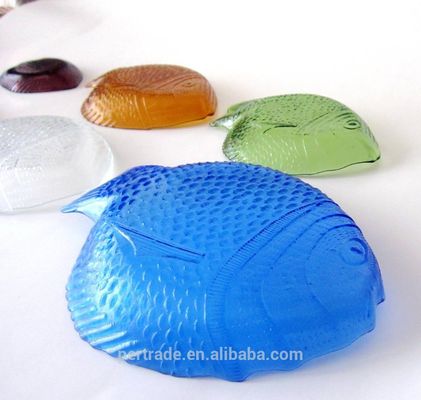 Kalite Fish Shaped Embossed Colorful Glass Charger Plates Fabrika