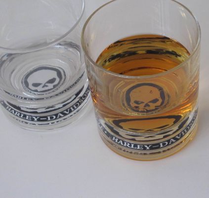 Kalite Logo Debossed Bottom Whiskey Tumbler Glass , Crystal Scotch Glasses For Brands Gift Fabrika